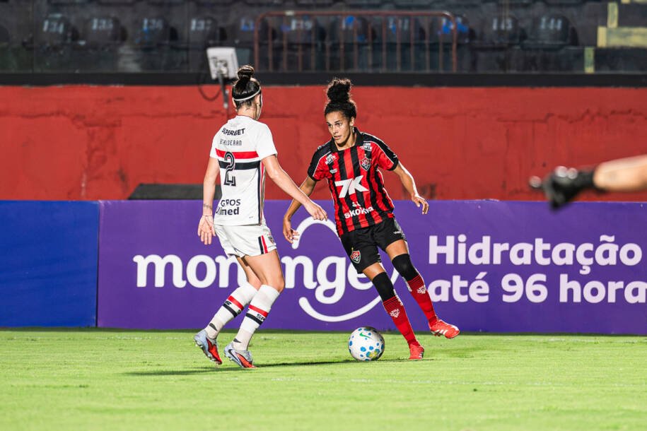 São Paulo vence Vitória por 3 a 1 e se mantém na liderança do Brasileirão Feminino
