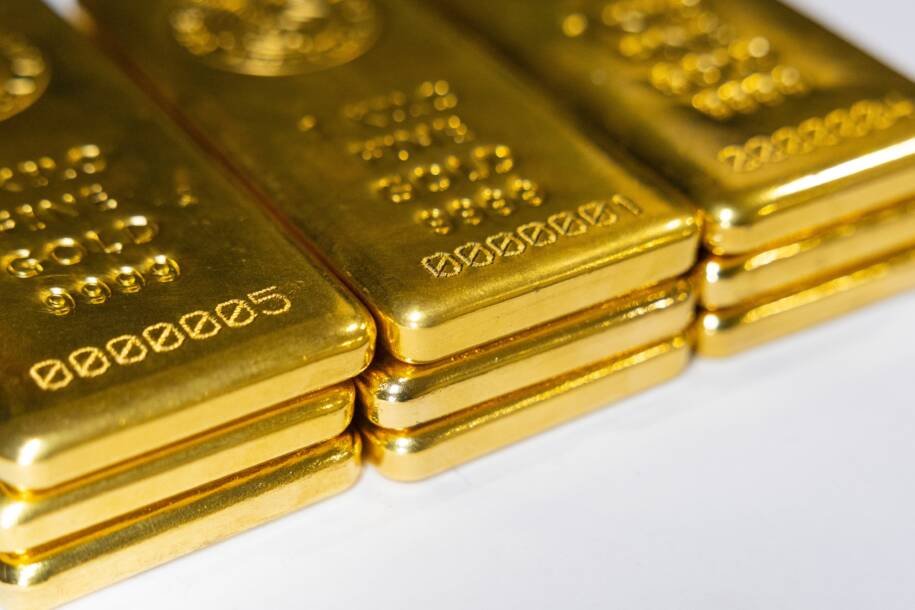 Scott Bessent aumenta compras de títulos e investidores apostam no ouro em rali