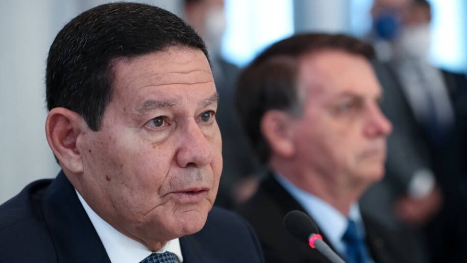 Senador Hamilton Mourão critica PEC 6x1 de Lula como populista e oportunista