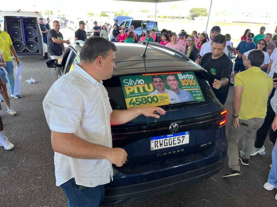 Silvio Pitu inicia adesivagem em Campo Grande e disputa eleitoral se acirra