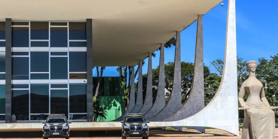 Supremo Tribunal Federal retoma julgamento sobre vínculo de emprego de motoristas