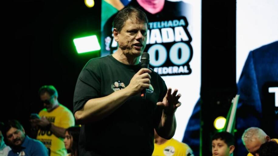 Tarcísio de Freitas apoia Flávio Bolsonaro e compara Brasil a 20 anos de opressão em Israel