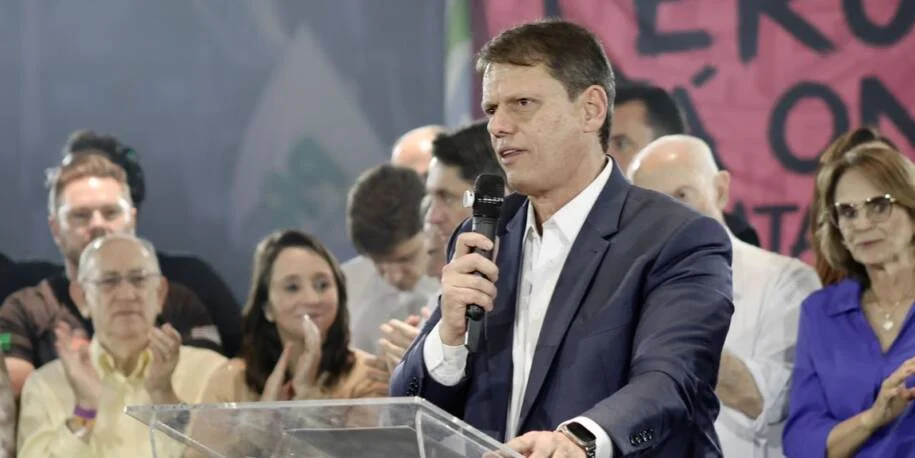 Tarcísio de Freitas confirma candidatura ao governo de SP com apoio do MDB e outros