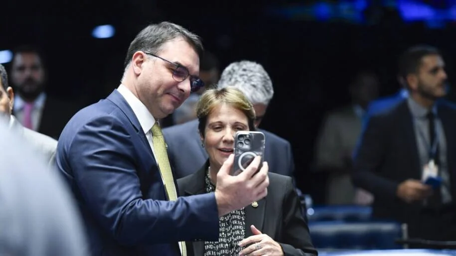 Tereza Cristina ignora neutralidade do PP e apoia Flávio Bolsonaro na disputa