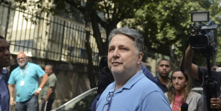 TRE-RJ proíbe Garotinho de debater e usar fundo eleitoral após condenação