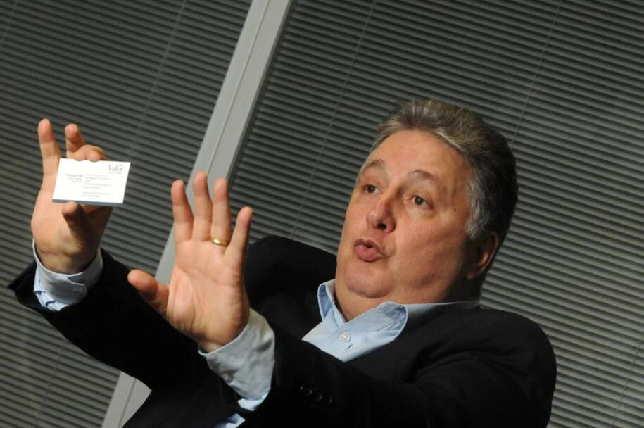 TRE-RJ suspende uso de fundos eleitorais por Garotinho, que deve devolver recursos públicos