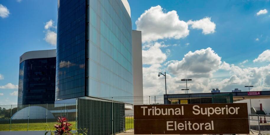 TSE apresenta segurança da urna eletrônica a mais de 100 diplomatas nesta segunda