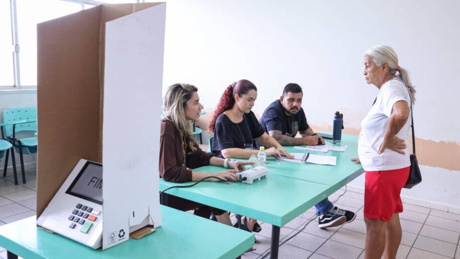 TSE define voto facultativo para jovens e idosos nas eleições de 2026
