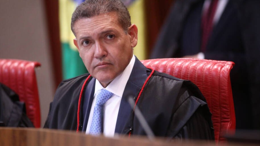 TSE suspende sistema de filiações após fraude com Flávio Bolsonaro e Lula