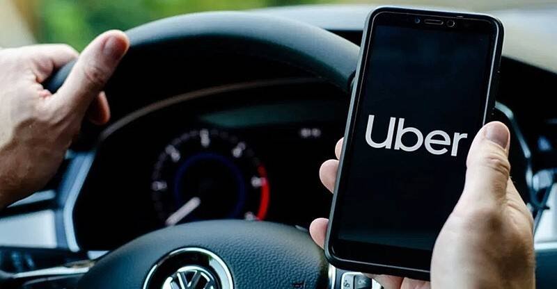 Uber decide cobrar motoristas por corridas não aceitas e gera polêmica