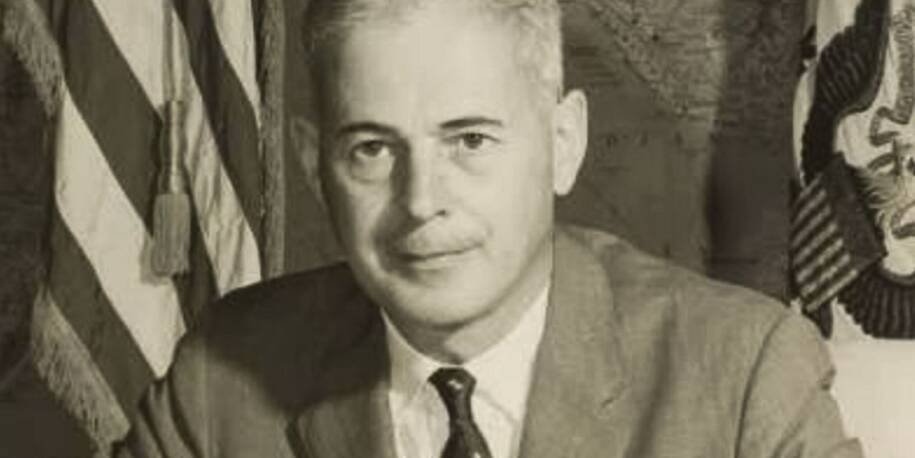 UFRJ revoga título de Doutor Honoris Causa de Lincoln Gordon por seu papel no golpe de 1964