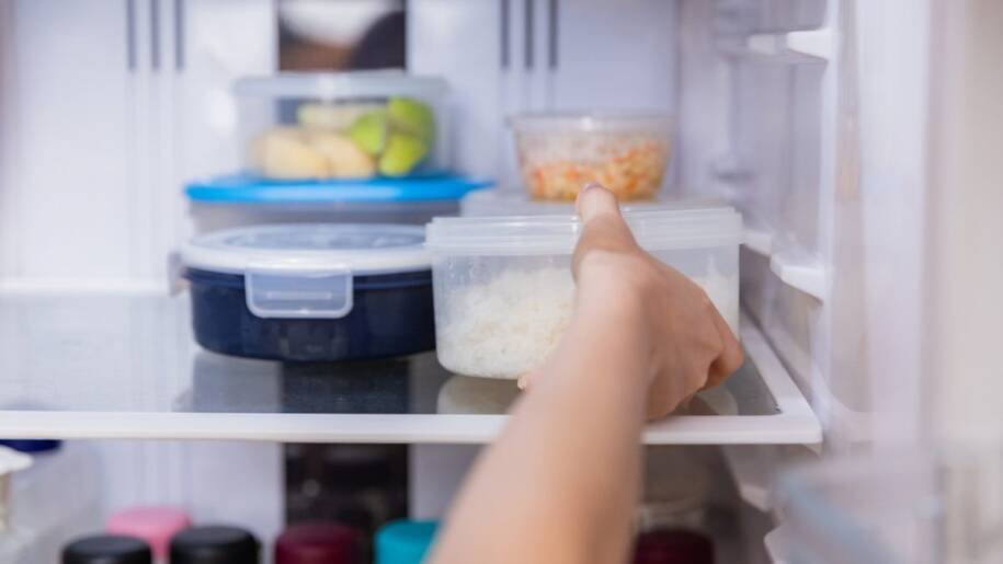 Universidade Federal de Pelotas alerta: Alimentos quentes podem contaminar sua geladeira!
