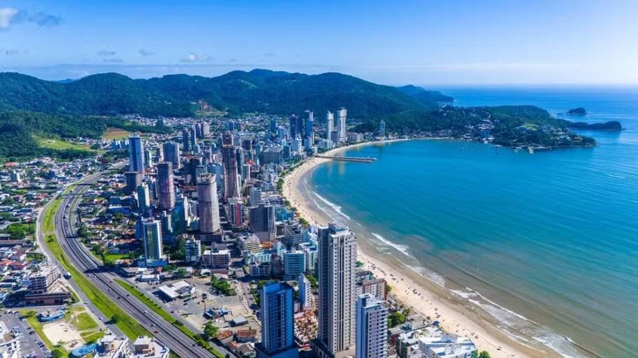 Vitória (ES) supera SC e lidera metro quadrado mais caro do Brasil; veja cidades