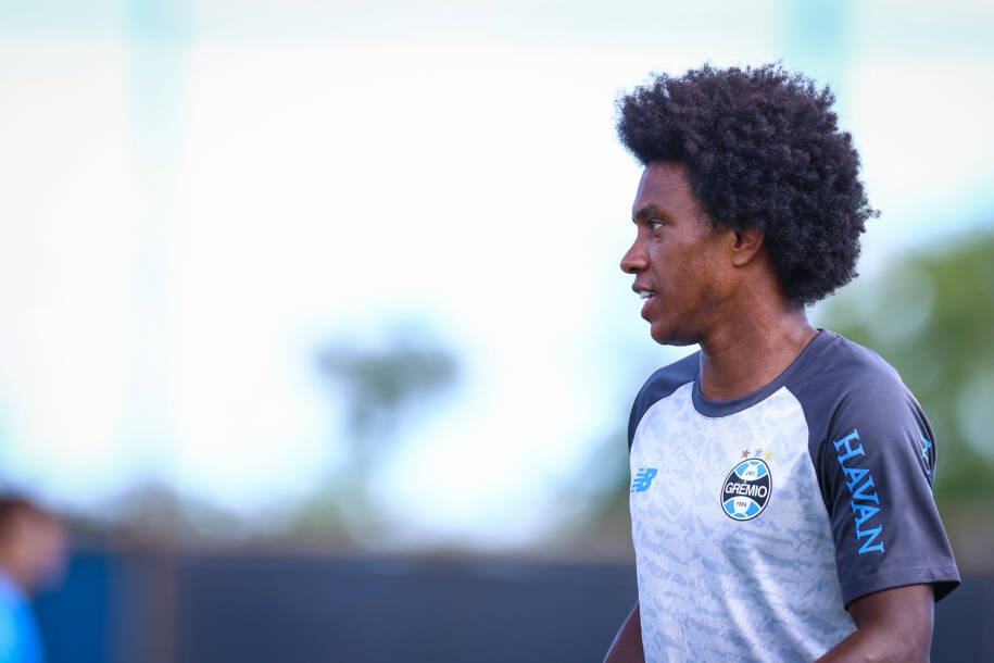 Willian negocia rescisão com Grêmio e mira retorno ao futebol europeu