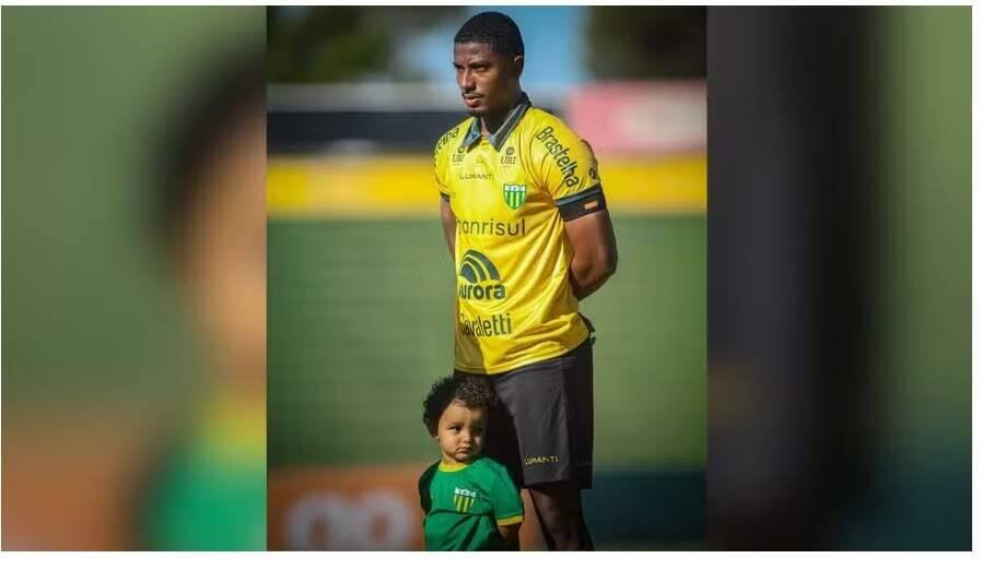 Ypiranga e Avaí prestam apoio a Gustavo Simões após morte do filho de 2 anos