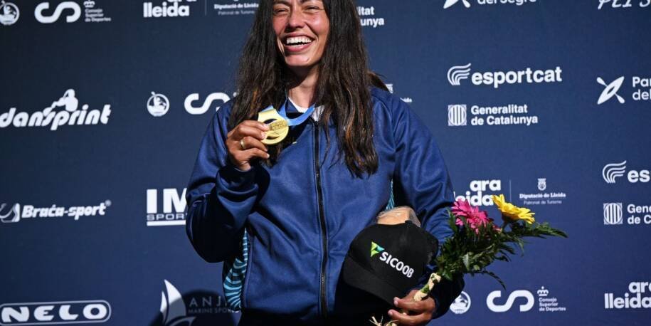 Ana Sátila conquista ouro na Copa do Mundo de canoagem e brilha na Espanha