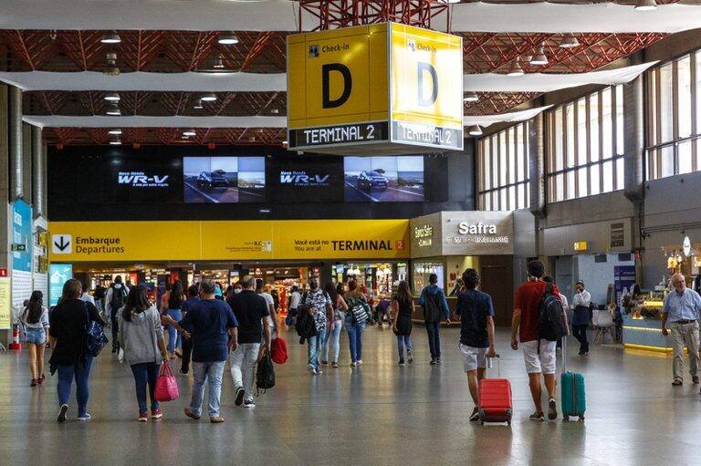 Anac aprova novas regras que ampliam proteção aos passageiros de voos atrasados