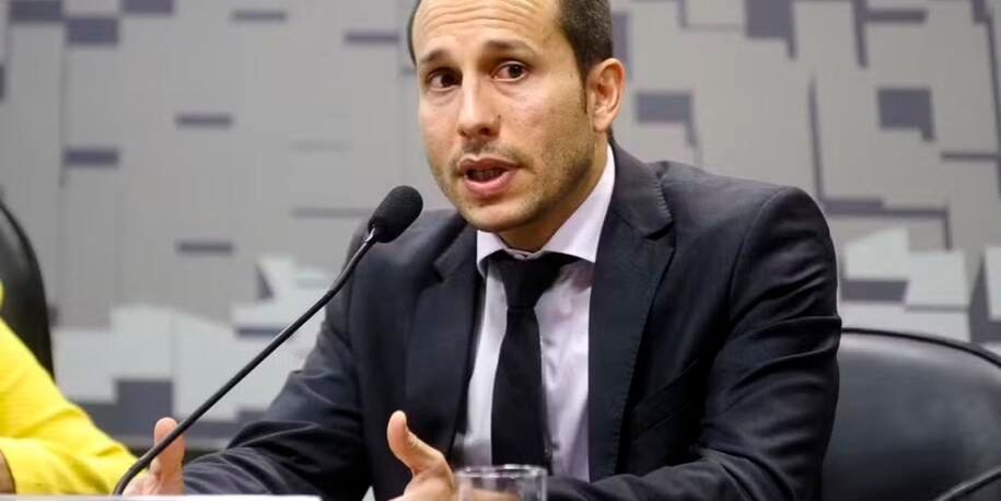 André Mendonça afasta Andrei Rodrigues da PF após denúncias de monitoramento ilegal