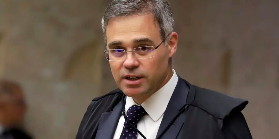 André Mendonça homologa delação de Freixo Júnior sobre filme de Bolsonaro