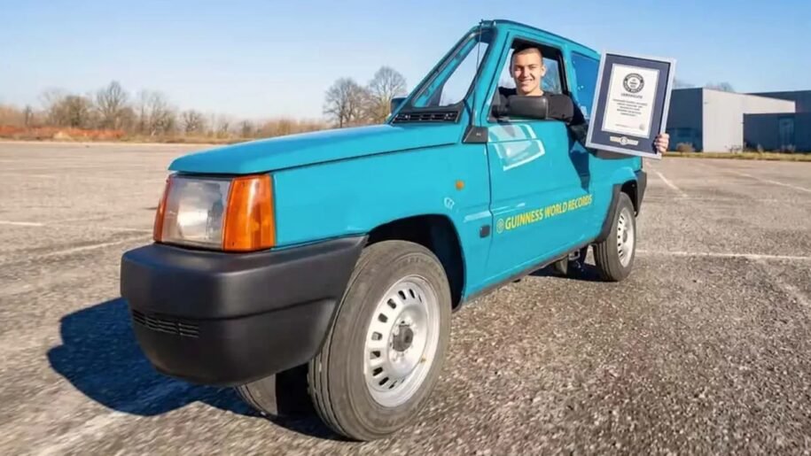 Andrea Marazzi conquista Guinness com Fiat Panda de 1993 mais estreito do mundo