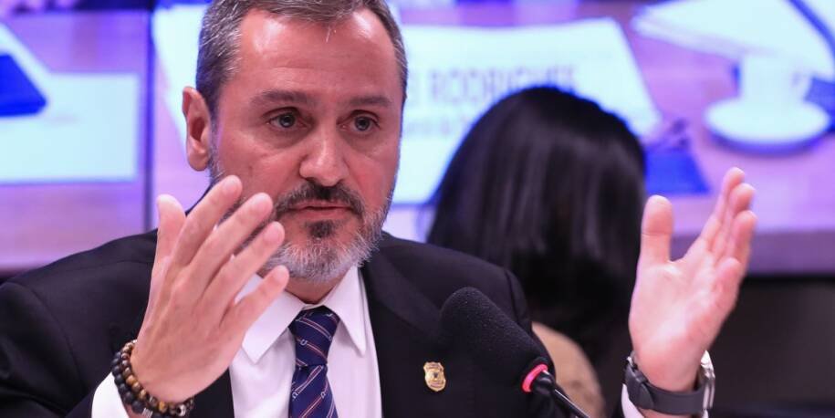 Andrei Rodrigues desafia afastamento da PF após crise com André Mendonça