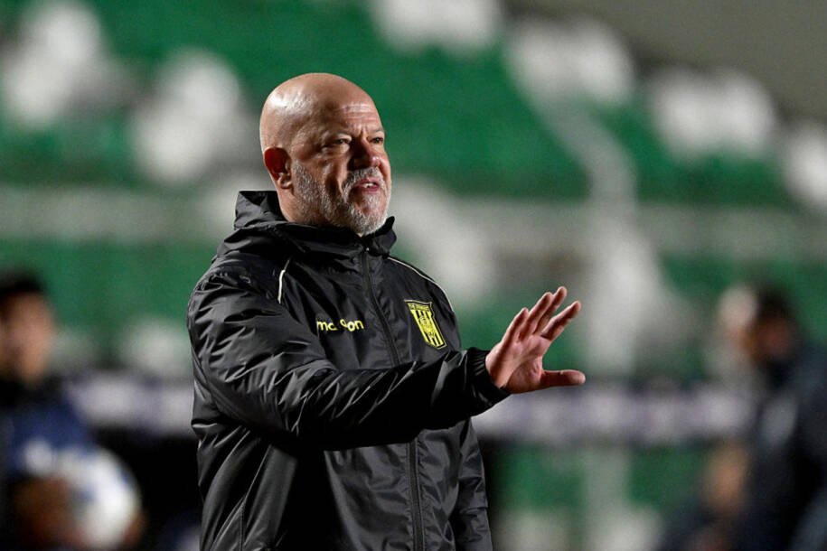 Antônio Carlos Zago enfrenta desafios e reestruturações no futebol brasileiro