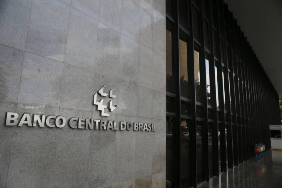 Banco Central alerta sobre riscos em múltiplas camadas de FIDCs e arranjos de pagamento
