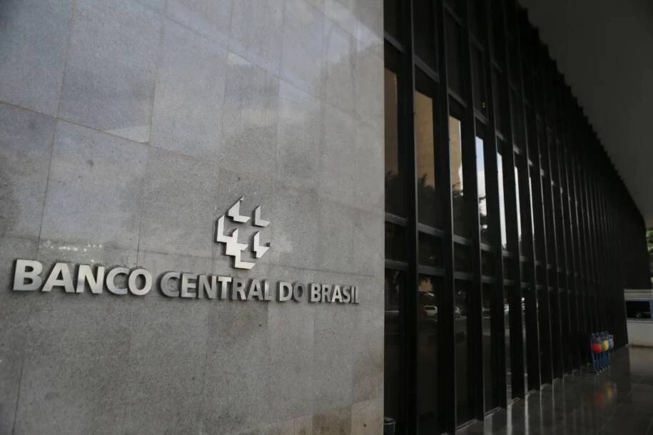 Banco Central alerta sobre riscos em múltiplas camadas de FIDCs e arranjos de pagamento