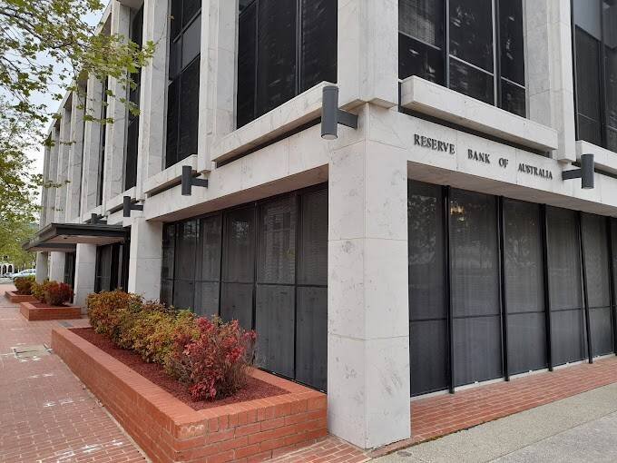 Banco Central eleva juros para 4,6% e inadimplência atinge recorde alarmante