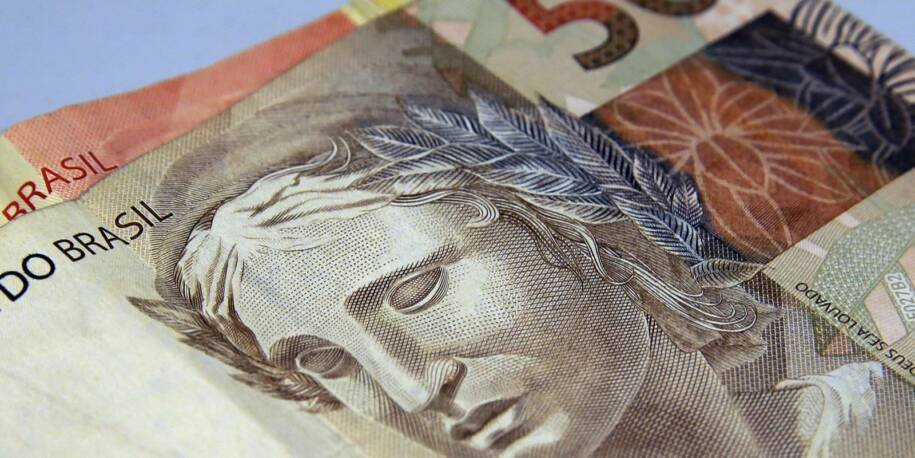 Banco Central revela que brasileiros retiram R$ 10,5 bilhões da poupança em agosto