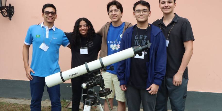 Biatriz Silva representa Brasil em Olimpíada de Astronomia no Vietnã e faz história