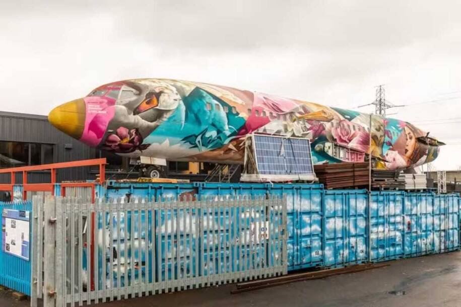 Boeing 727 se transforma em hospedagem de luxo em Bristol e atrai turistas