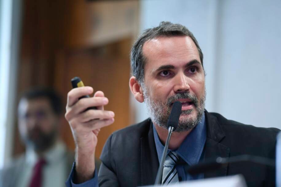 Bruno Moretti garante subvenção de R$ 2,12 para diesel e prevê impacto de R$ 25 bi