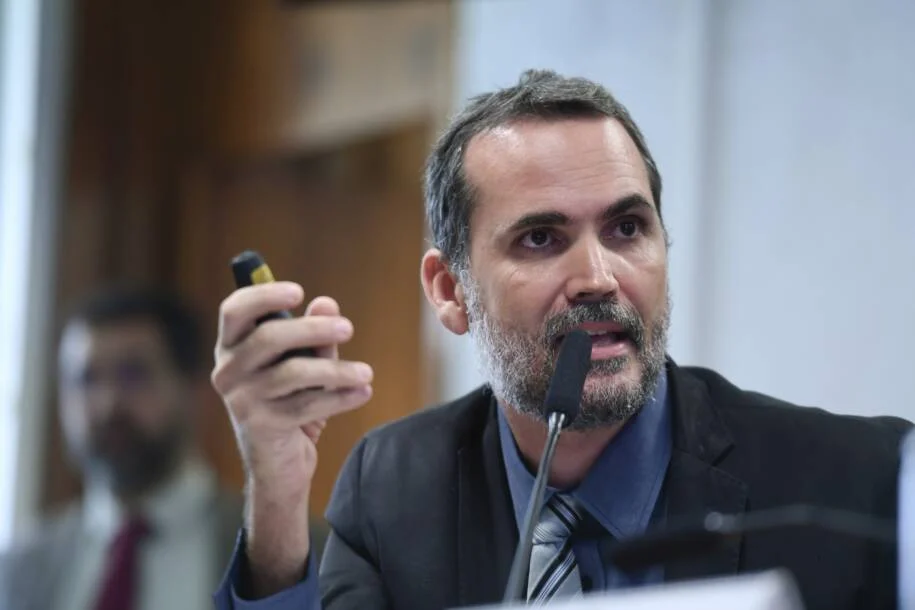Bruno Moretti garante subvenção de R$ 2,12 para diesel e prevê impacto de R$ 25 bi