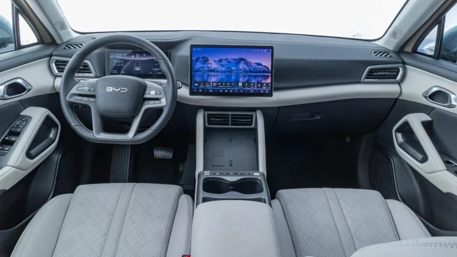 BYD oferece desconto de R$ 21 mil no Atto 2, mas só para PcD