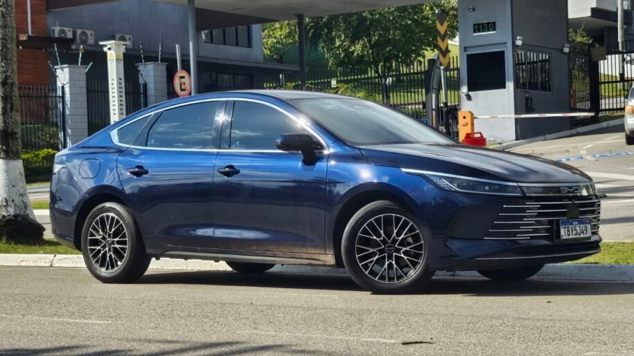 BYD reduz preços e oferece King GL por valor inédito até setembro de 2026