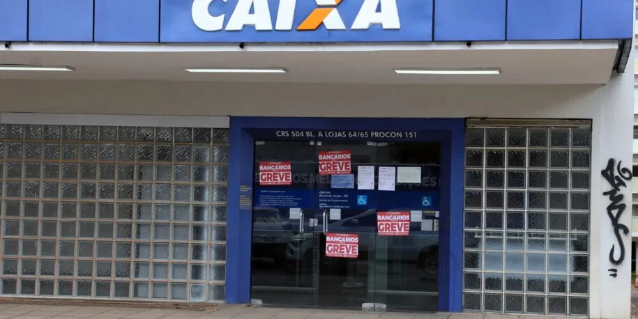 Caixa Econômica Federal inicia greve nacional e BB enfrenta paralisação parcial