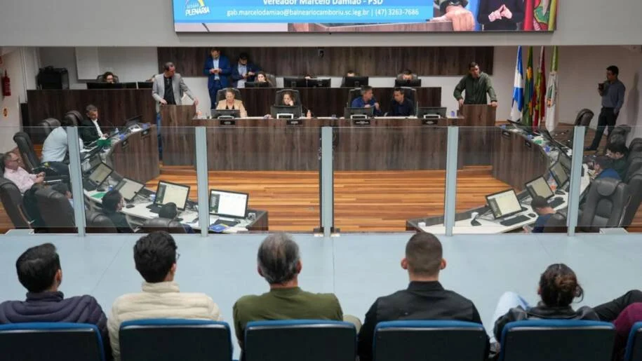 Câmara de Vereadores de Balneário Camboriú aprova R$ 15,85 milhões em créditos e mudanças na Emasa