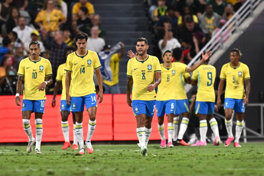 Carlo Ancelotti vê Brasil empatar com a Austrália após gol de Rayan no último minuto