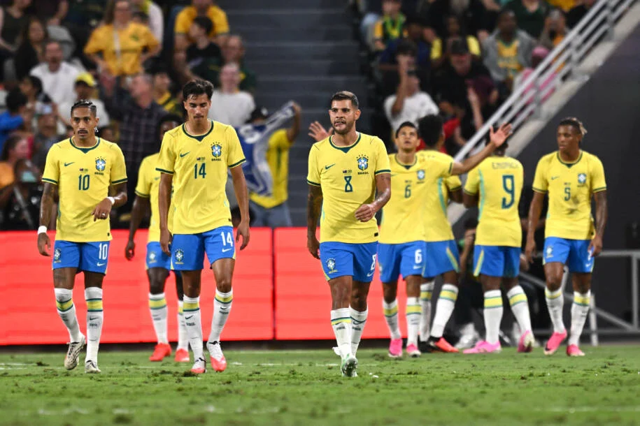 Carlo Ancelotti vê Brasil empatar com a Austrália após gol de Rayan no último minuto