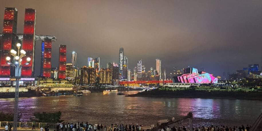 Chongqing se destaca como centro econômico e logístico vital da China