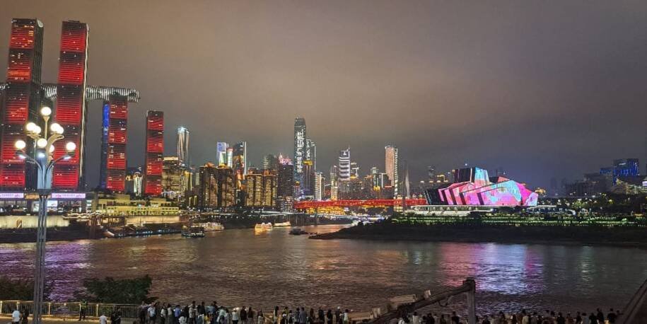Chongqing se destaca como centro econômico e logístico vital da China