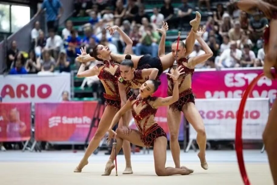 Conjunto brasileiro de ginástica rítmica conquista ouro e faz história em Santa Fé