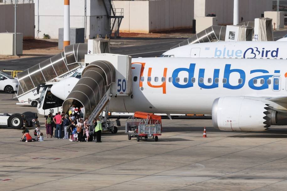 Copiloto da FlyDubai esfaqueia comandante e provoca pânico em voo para Israel