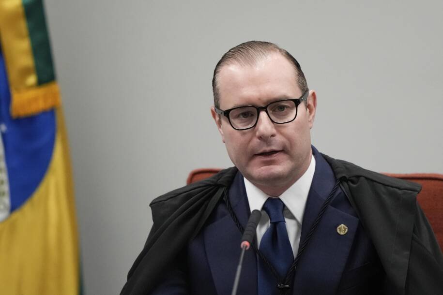Cristiano Zanin exige resposta da Anatel, AGU e PGR sobre internet nas eleições