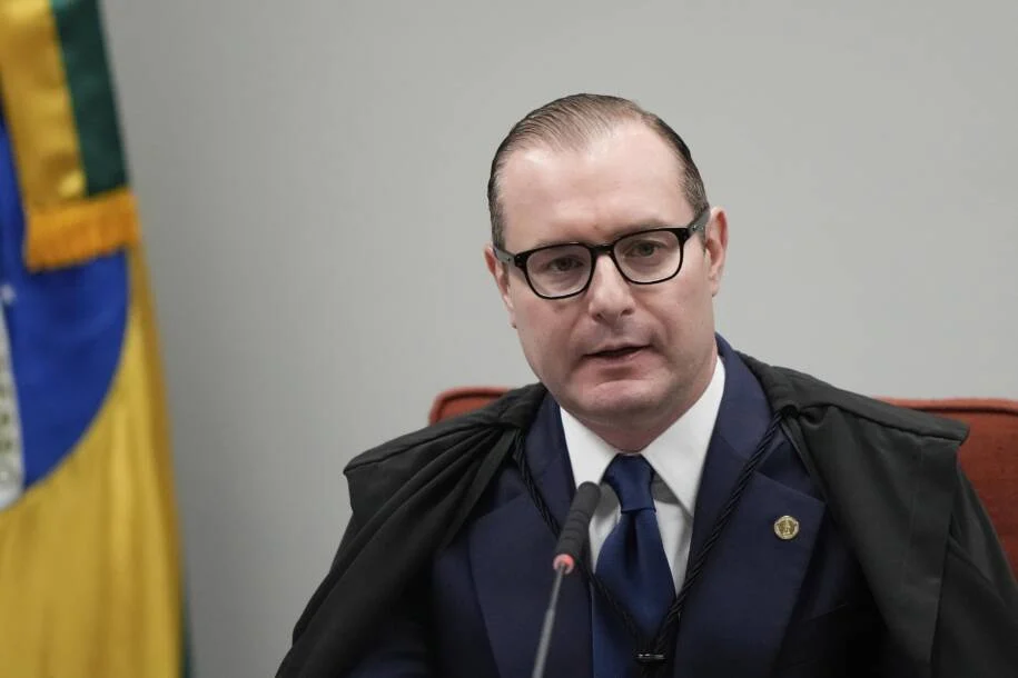 Cristiano Zanin exige resposta da Anatel, AGU e PGR sobre internet nas eleições