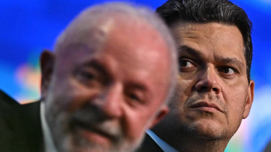 Davi Alcolumbre adia votação da PEC do fim da escala 6×1 e frustra Lula