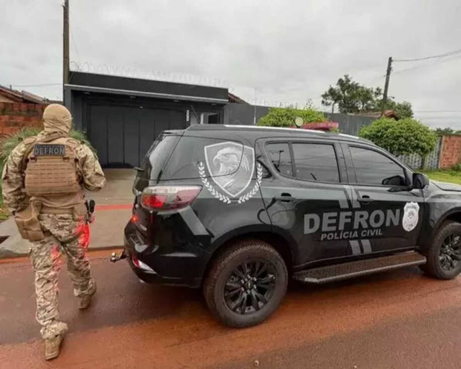 Defron prende quatro suspeitos de tráfico e lavagem de dinheiro em operação tensa