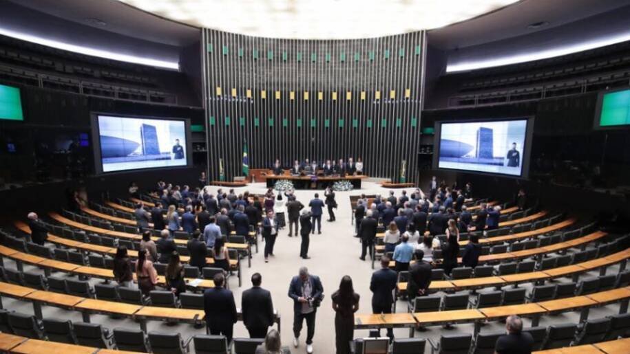 Deputados Federais Revelam Custos Surpreendentes e Salários Elevados em 2026