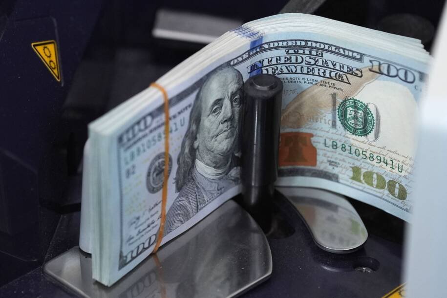 Dólar comercial recua após IPCA no Brasil e CPI nos EUA; cenário eleitoral anima